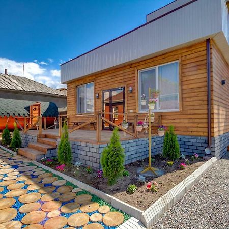 Hillside Karakol B&B Экстерьер фото