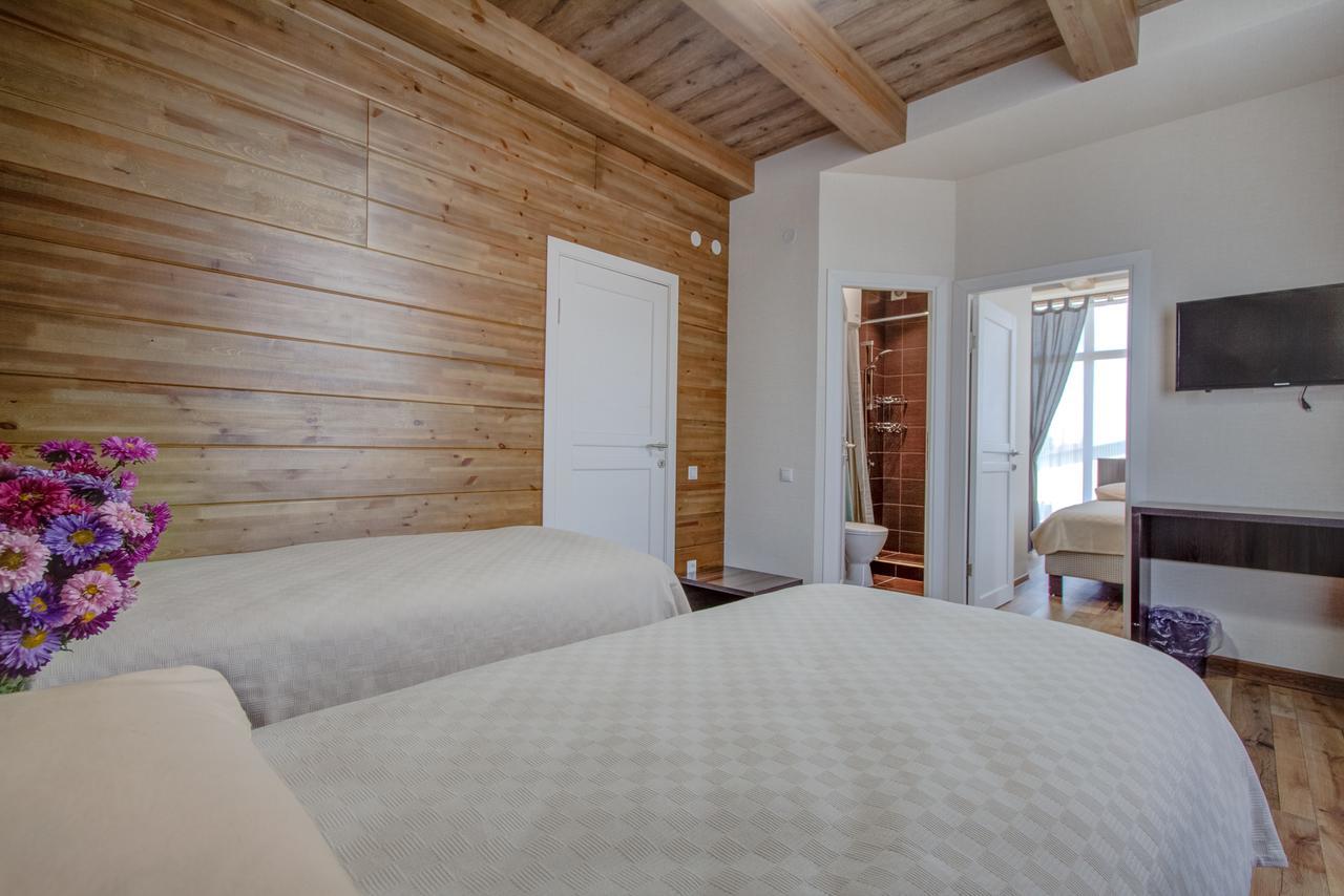 Hillside Karakol B&B Экстерьер фото