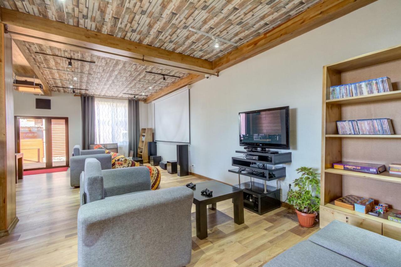 Hillside Karakol B&B Экстерьер фото